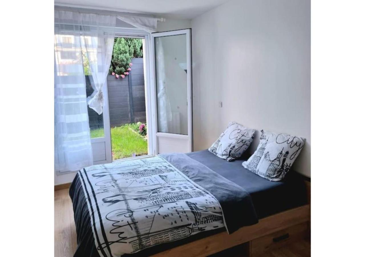 Superbe Appartement Avec Jardin Proche Versailles Saint-Cyr-lʼÉcole Exterior foto